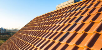 Jak dbać o dachówki ceramiczne, by służyły przez długie lata?