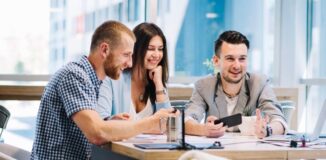 Jakie umiejętności rozwijają pracownicy na szkoleniach produktowych w Automotive?