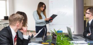 Jakie umiejętności rozwija kadra zarządzająca dzięki profesjonalnym szkoleniom?