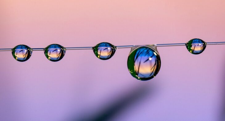 Jak prawidłowo umyć fasadę szklaną i kamienną? Praktyczne wskazówki!